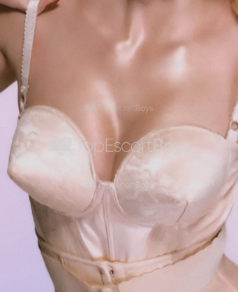 Photo escort girl Sandy Testina: the best escort service