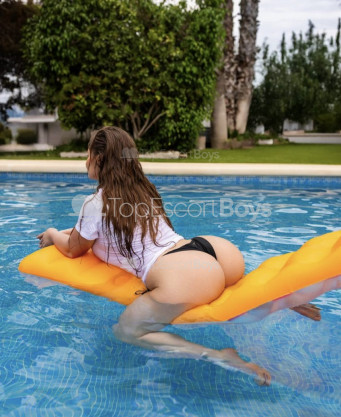 Photo escort girl Karolina: the best escort service