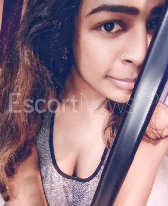 Photo escort girl Reenaa: the best escort service