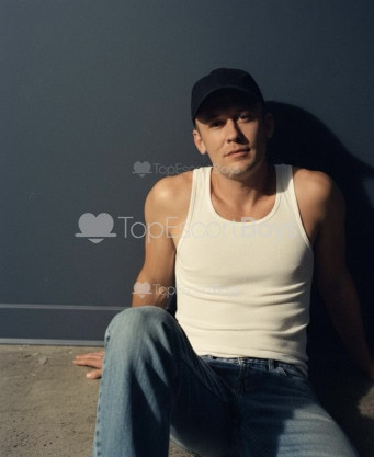 Photo escort girl Petter: the best escort service