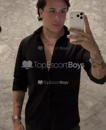 Photo escort girl Matteo Ciconelli: the best escort service