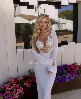 Photo escort girl MiraFox: the best escort service