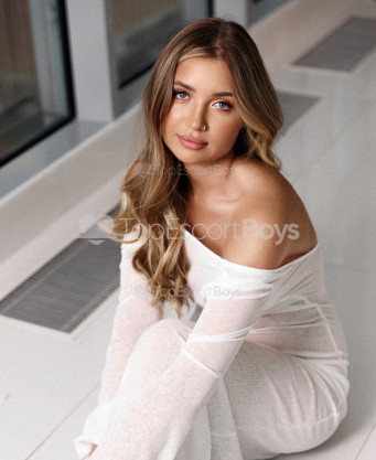 Photo escort girl EMMA: the best escort service