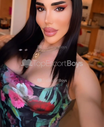 Photo escort girl Lili Fox: the best escort service