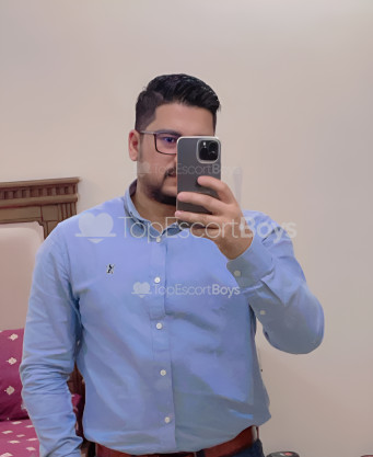 Photo escort girl Ali Azlan: the best escort service