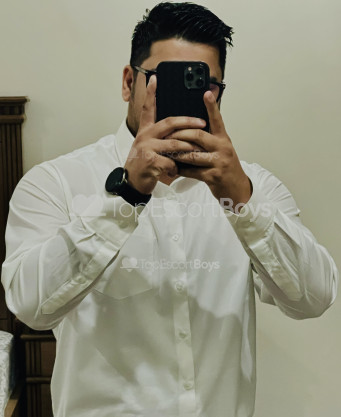 Photo escort girl Ali Azlan: the best escort service