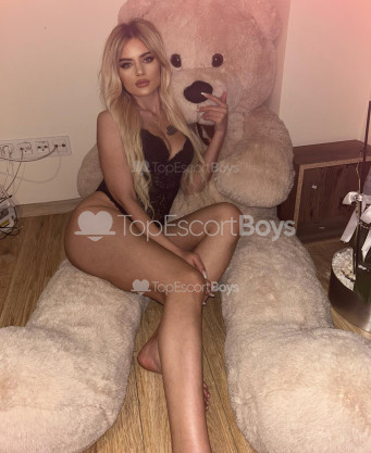 Photo escort girl Selin Perister: the best escort service