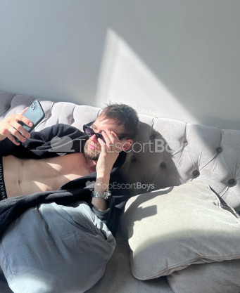 Photo escort girl Maksim: the best escort service