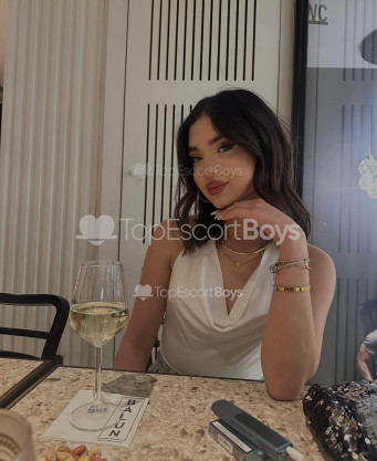 Photo escort girl Alara: the best escort service