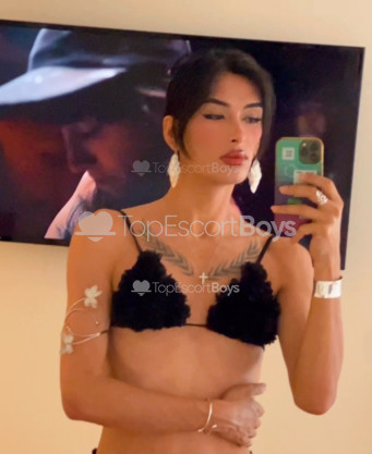 Photo escort girl Kayla Li: the best escort service