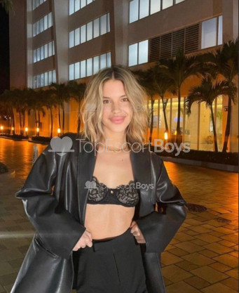 Photo escort girl Aden: the best escort service