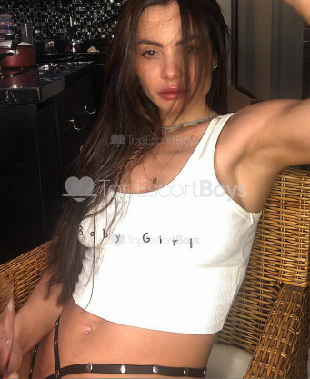 Photo escort girl Karolina: the best escort service