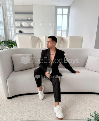 Photo escort girl THEO: the best escort service