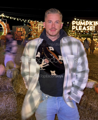 Photo escort girl Lucas: the best escort service